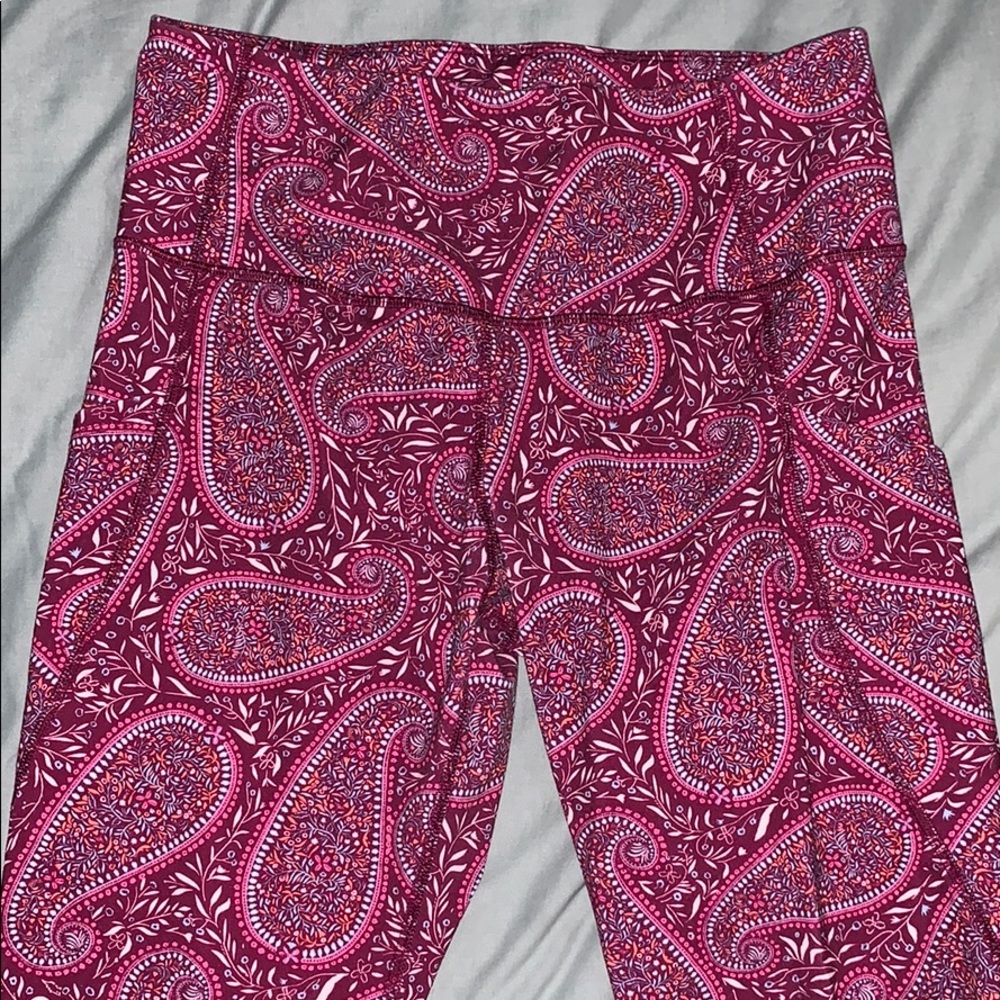 Cute maroon patterned exercise tights! Cropped!